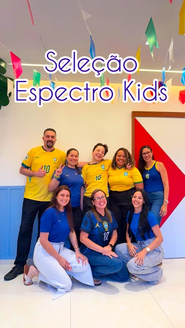 Equipe da Espectro Kids reunida na clínica